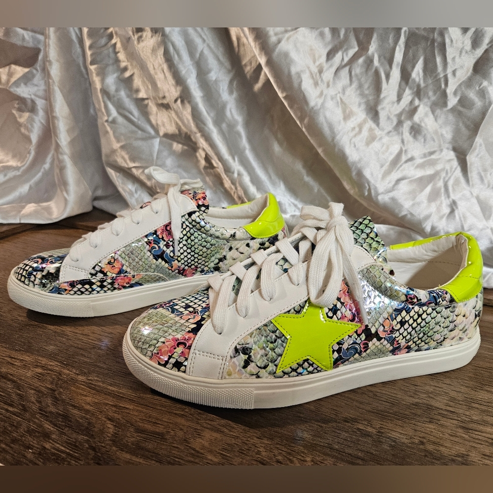 Women's Nature Breeze star court sneakers in size 9, neon green and snake print